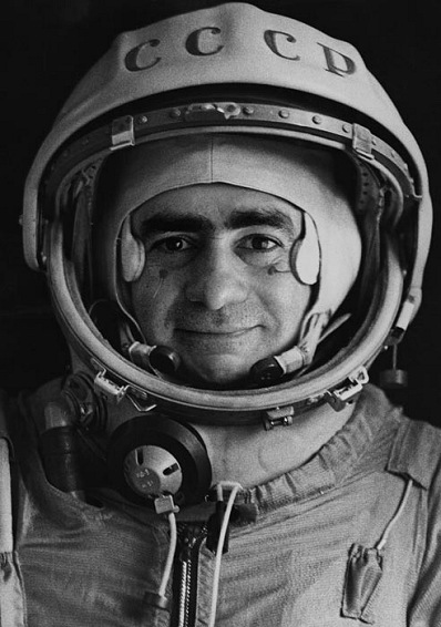 ©Joan Fontcuberta, Retrat oficial d’Ivan Istochnikov, dalla serie Sputnik,1997